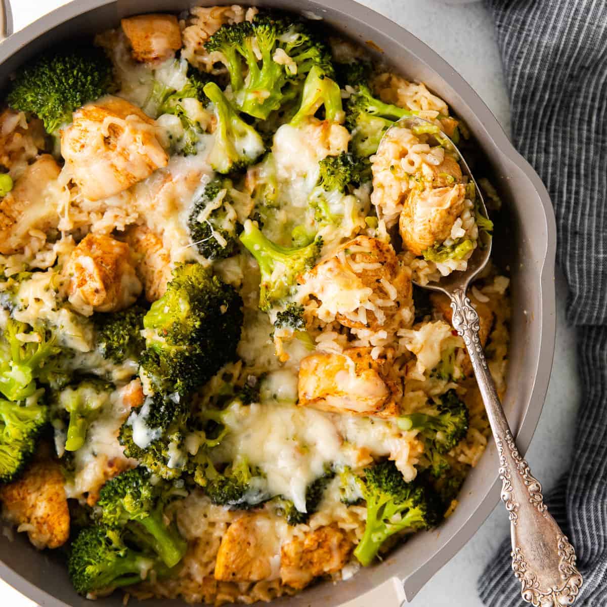Customizable Stovetop Chicken & Broccoli Rice: A Balanced Meal
